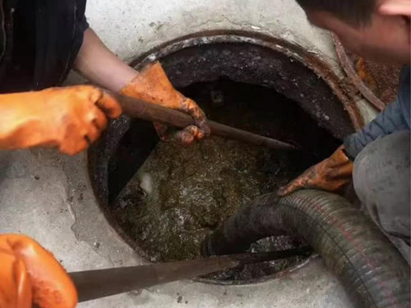 文县清理化粪池时如何避免沼气的危害?